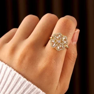 Stunning Clover Spinning Ring - Stylish & Lucky