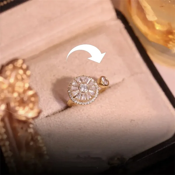 Daisy flower spinning ring with elegant floral design