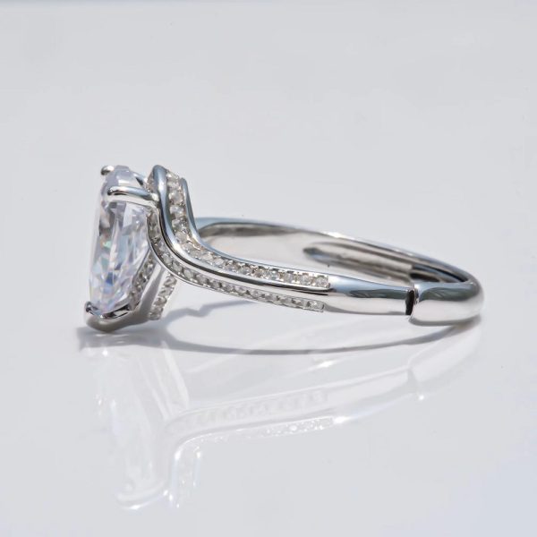 Stunning 925 sterling silver ring for women with elegant design and versatile style.