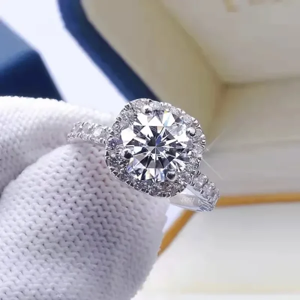 Luxurious 1 Carat Moissanite Diamond Ring - Exquisite Brilliance and Timeless Elegance
